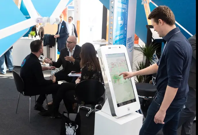 Tablette géante 27 pouces et smartphone 27 pouces en location